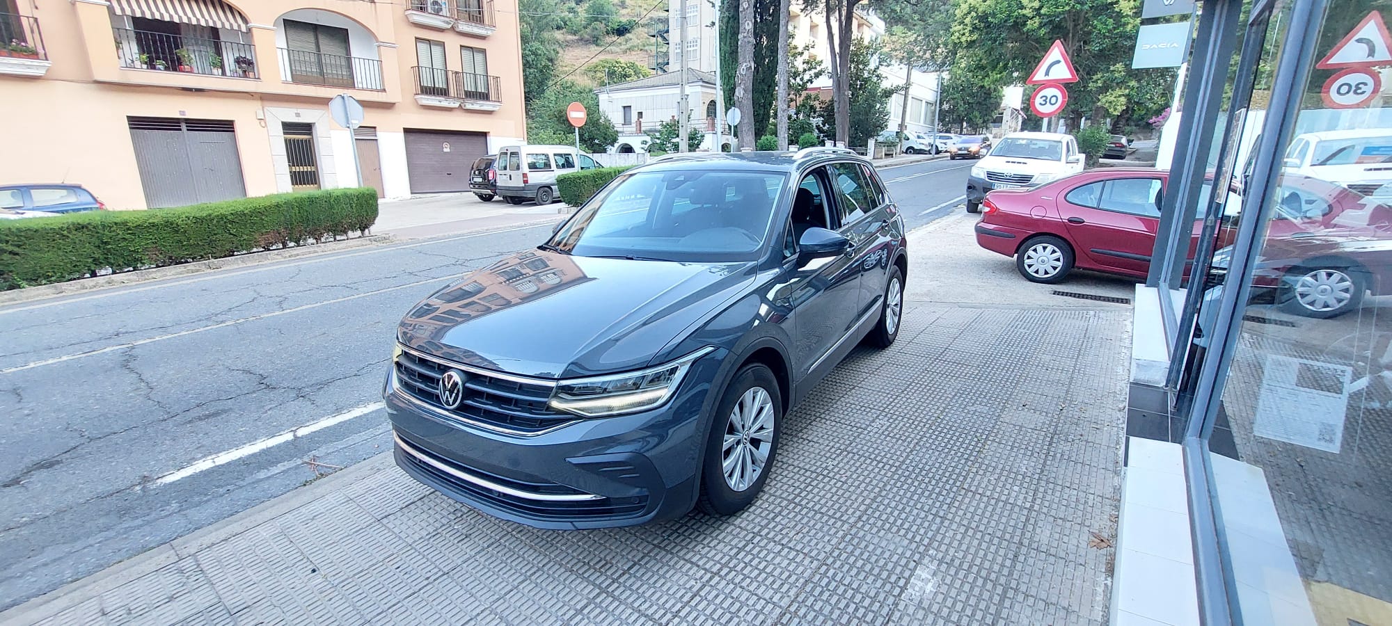 Volkswagen Tiguan 2.0 122cv miniatura 11